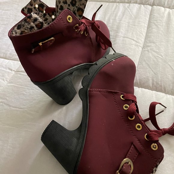 Boots - Picture 2 of 6